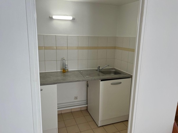 location-appartement-2-pieces-32-m2-paris-4-cc-mois-big-2