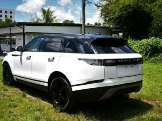 luxueuse-voiture-range-rover-evoque-p250