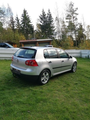 volkswagen-golf-5-tdi-105-cv-big-1