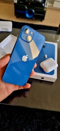 iphone-13-couleur-bleu-ecouteurs-airpods-big-0