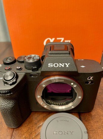 sony-a7iv-big-3